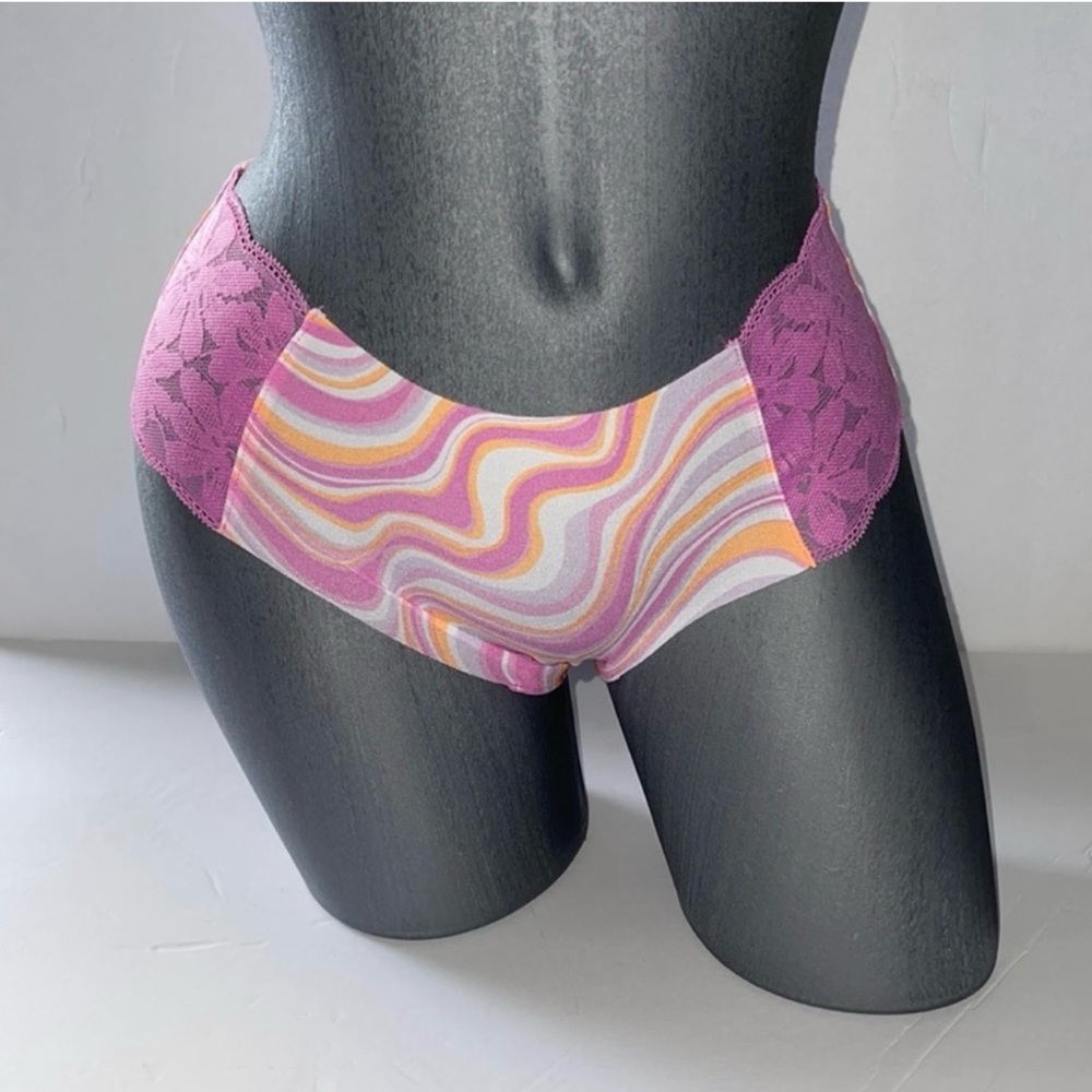 Victoria’s Secret Pink No Show Lace Trim Cheekster Underwear Panty. NWT